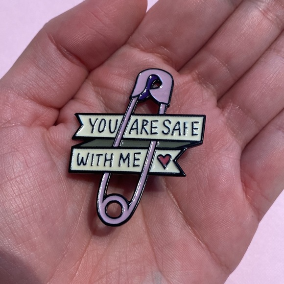 You Are Safe With Me Safety Pin Enamel Brooch - Picture 3 of 3
